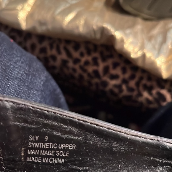 size 9 pewter/silver cones & clear stones on back 5 in heels.New tried on only - Picture 12 of 14